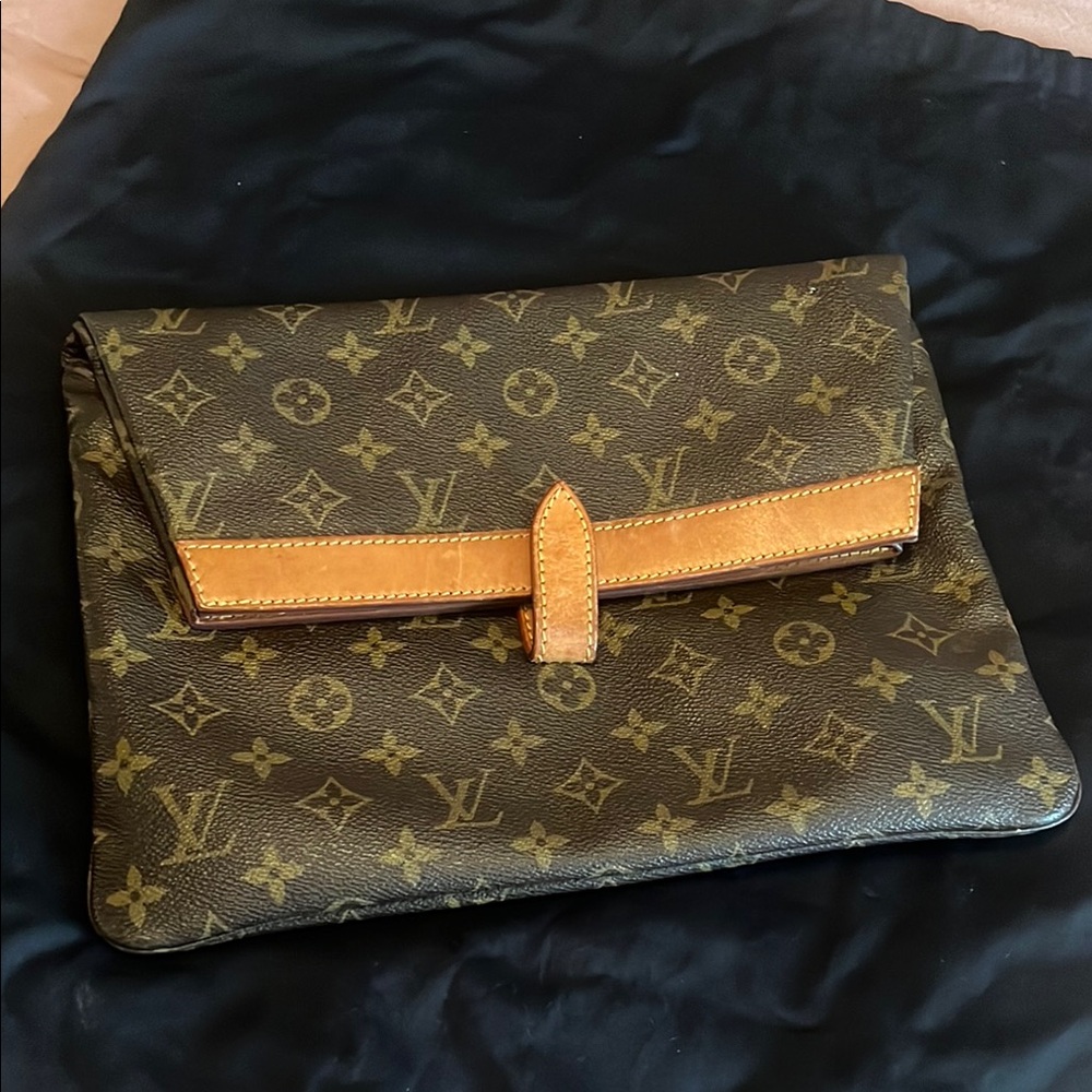 ✨Louis Vuitton Clutch Bag ✨ - Picture 12 of 16